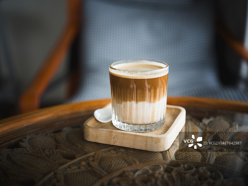 一杯燕麦拿铁图片素材