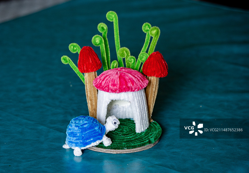 小乌龟和蘑菇屋图片素材