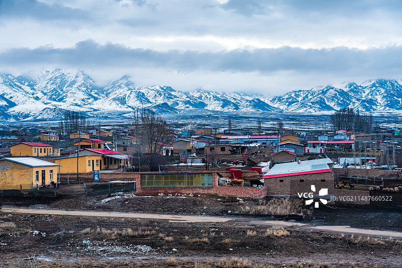 塔城托里县铁厂沟镇冬日风光图片素材