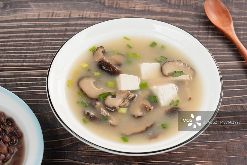 香菇肉丝豆腐汤图片素材