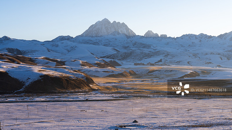 塔公草原的日出图片素材