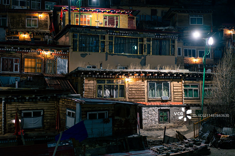 色达五荣佛学院的夜景图片素材