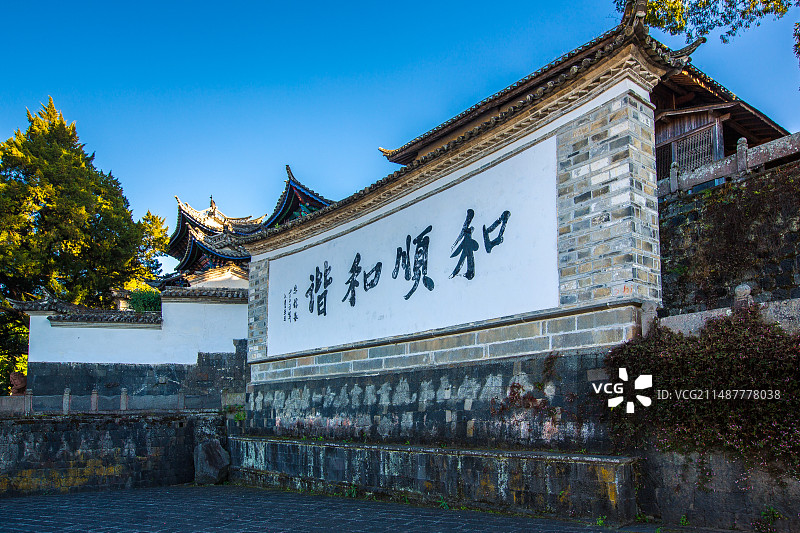 中国云南省保山市腾冲市和顺古镇牌坊景观图片素材