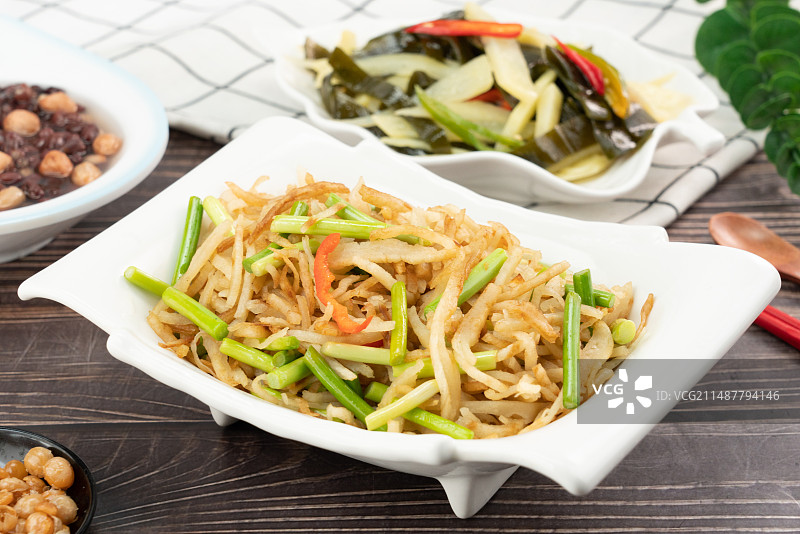 蒜苔焖饼图片素材