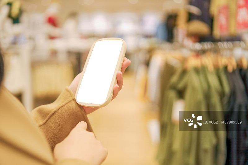时尚零售店智能手机购物图片素材