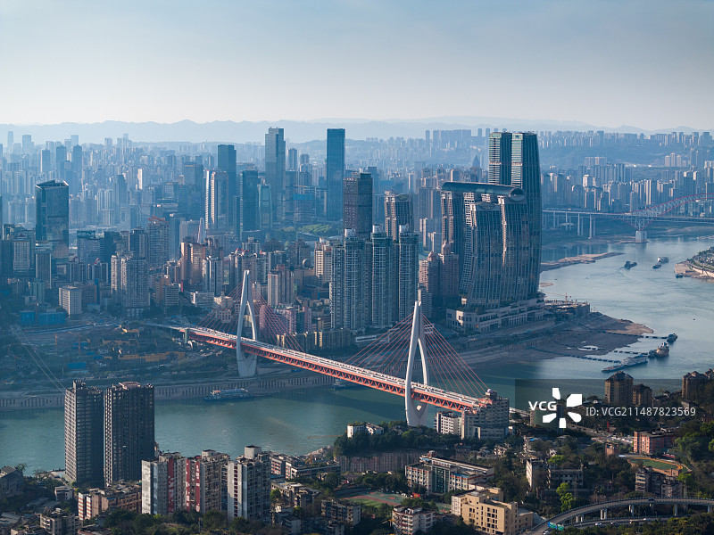 重庆东水门大桥与渝中区朝天门来福士建筑图片素材