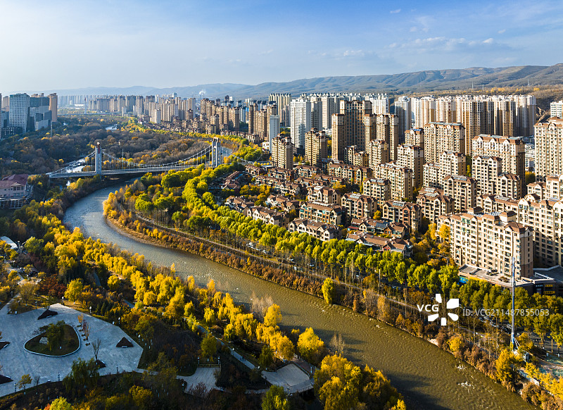 青海省西宁市湟水河航拍秋景图片素材