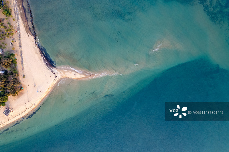 广东省湛江市徐闻县南极村北部湾和琼州海峡海水交汇处图片素材