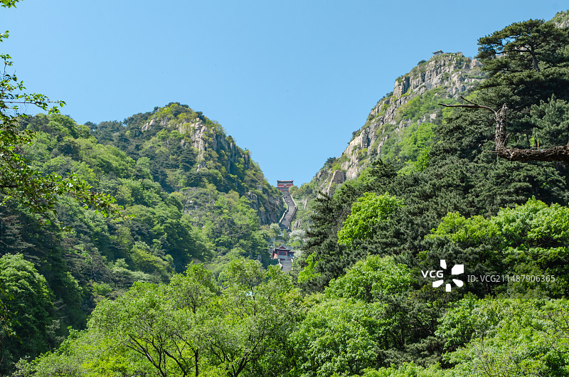 中国自然风光拍摄主题，山东省泰安泰山风景区，玉皇顶陡峭的十八盘南天门，户外白昼无人图像摄影图片素材