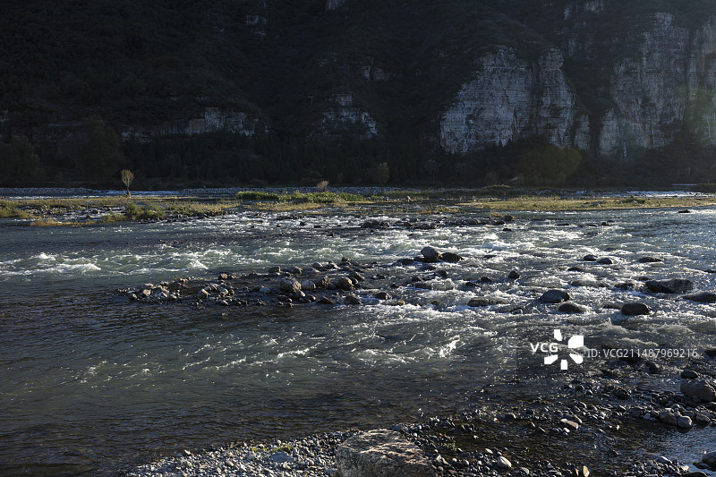 河流中的浅滩,户外自然风景，汽车广告背景图图片素材