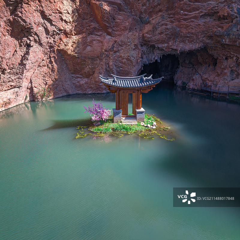 昆明市富民县散旦宝石洞风景区入口暗河航拍图片素材