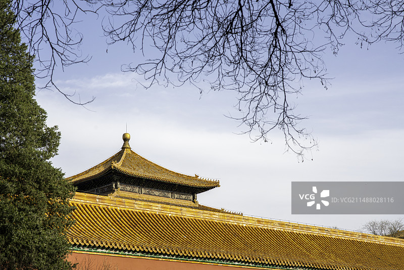 北京故宫博物院武英殿内眺望午门屋顶风光图片素材