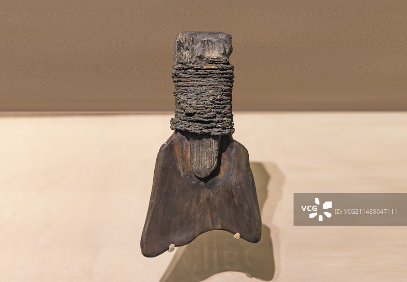 带藤条骨耜 河姆渡遗址出土 余姚市河姆渡遗址博物馆藏图片素材