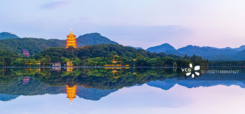 西湖夜景 雷峰塔夜景 杭州 西湖 雷峰塔 西湖十景 标志性景点 南屏晚钟 净寺 净慈寺 西子宾馆图片素材