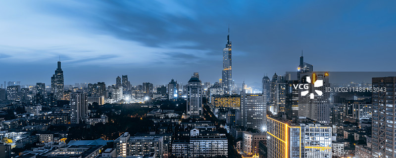 中国江苏南京紫峰大厦城市天际线夜景风光图片素材