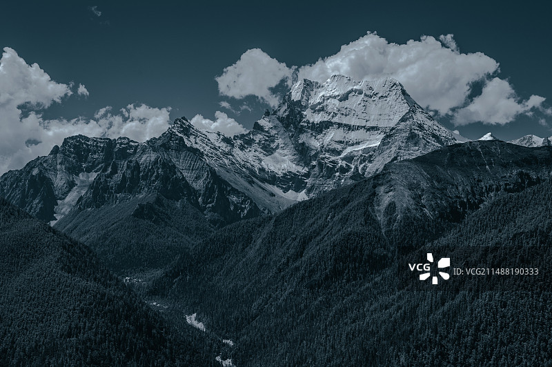 甘孜州稻城亚丁雪山风光图片素材