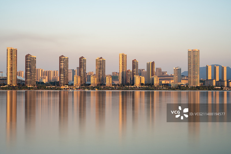 九江夕阳下的城市风光图片素材