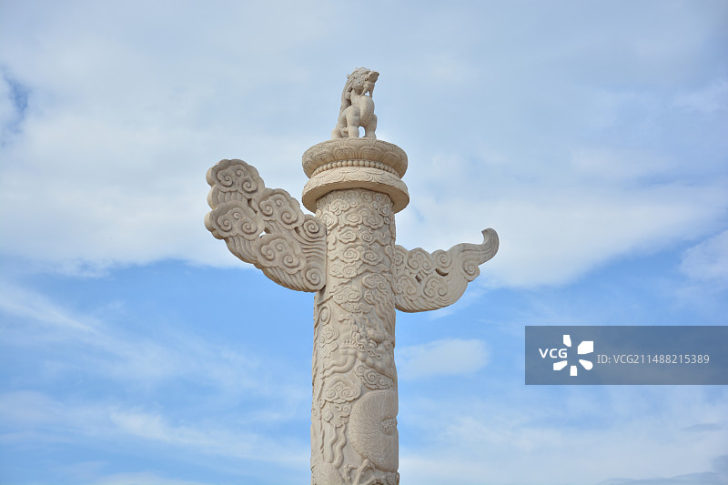 蓝天下的雕像俯视图图片素材