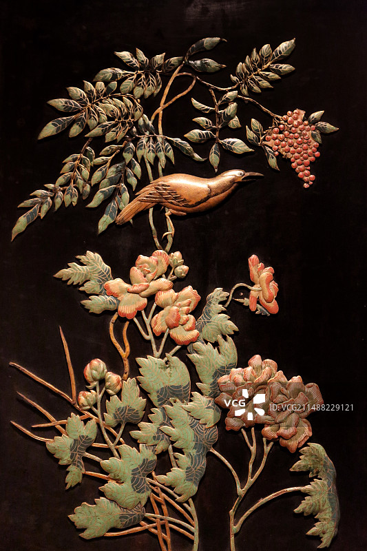 清代紫檀螺钿边珐琅花鸟挂屏图片素材