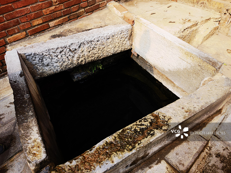 云南建水古井图片素材