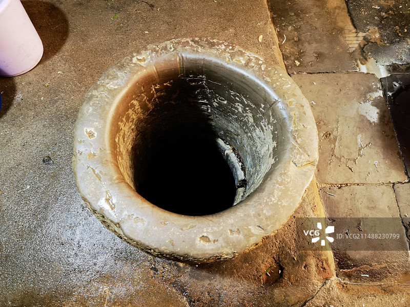 云南建水古井图片素材