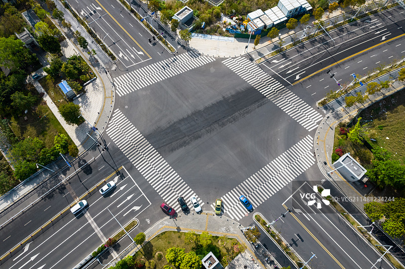无人机航拍城市路口景观图片素材
