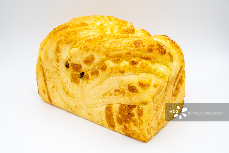 白色背景下美味的椰蓉吐司面包图片素材