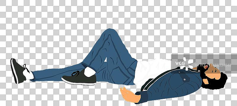 无家可归的男人睡在公园的街道上图片素材