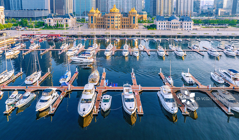 大连市东港商务区游艇码头图片素材