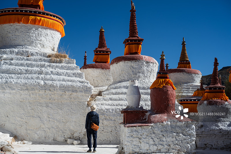 西藏拉萨林周县夏寺白塔群图片素材