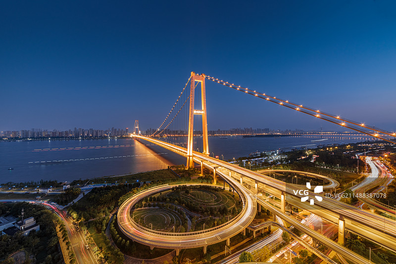 湖北省武汉市杨泗港长江大桥夜景图片素材