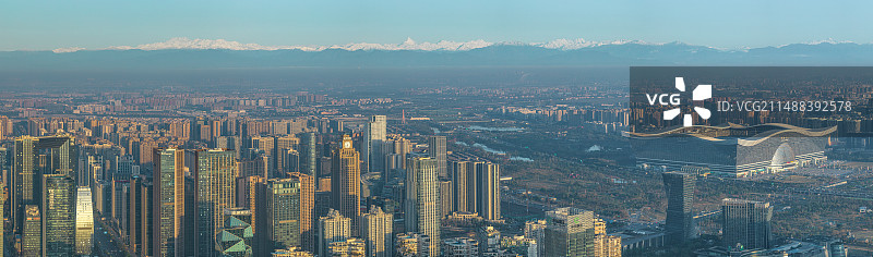 雪山下的成都高新区城市天际线图片素材