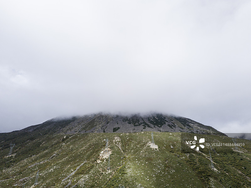 川藏线318国道折多山旁边附近的高山云雾景色图片素材