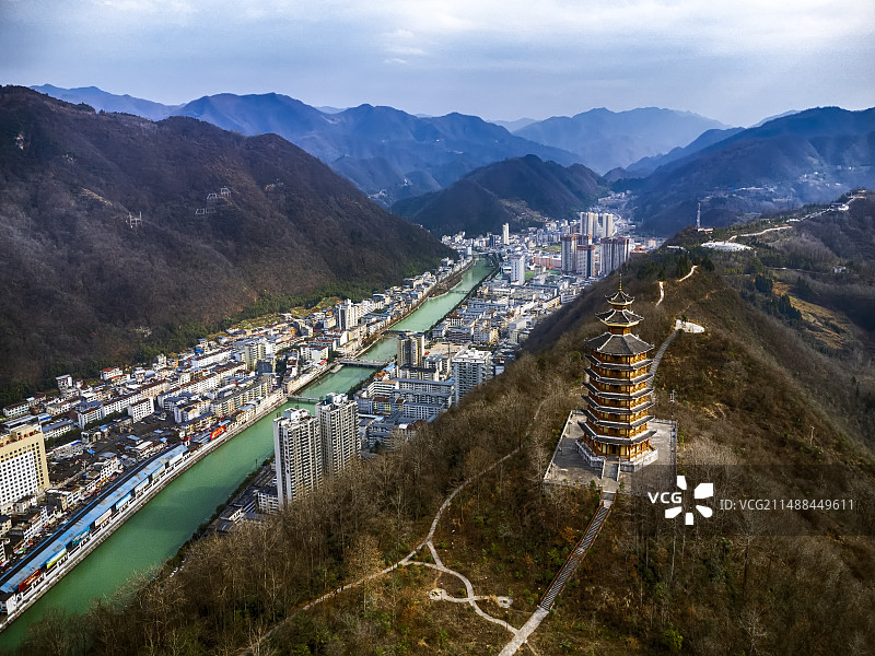 航拍视角下的镇巴县图片素材