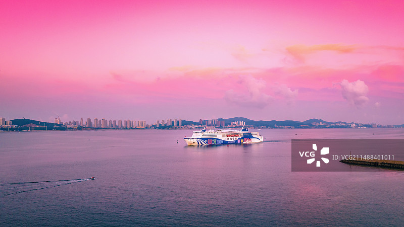 大连湾港客轮图片素材