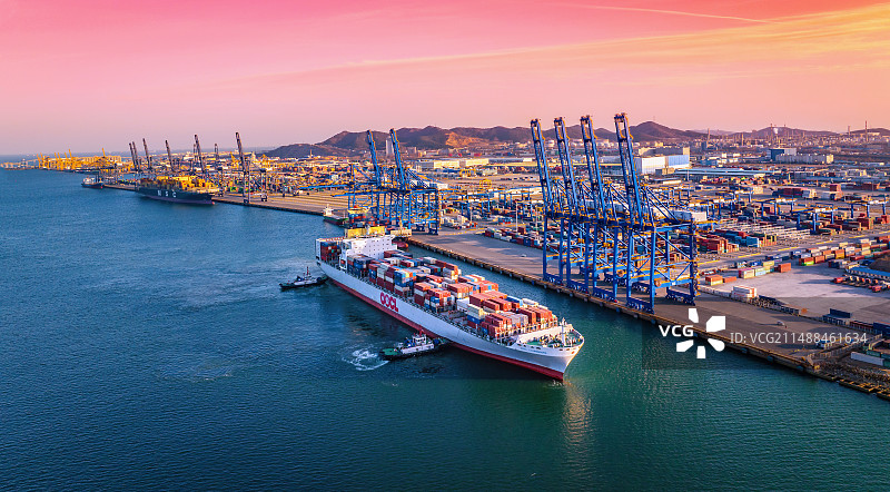 大连港货轮图片素材