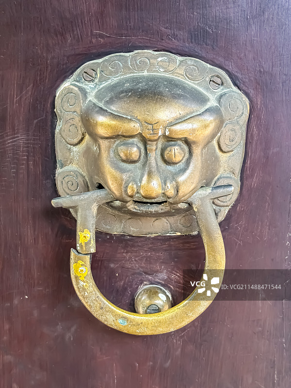 门上的狮子把手图片素材