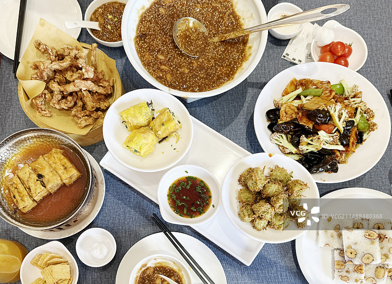 山东淄博博山特色美食高角度俯视图图片素材