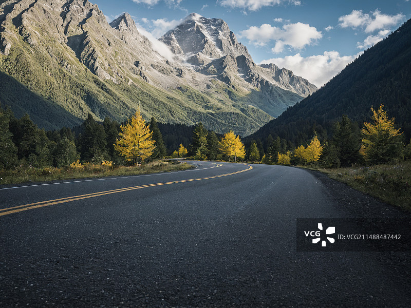 唯美雪山背景下的道路 汽车背景图图片素材