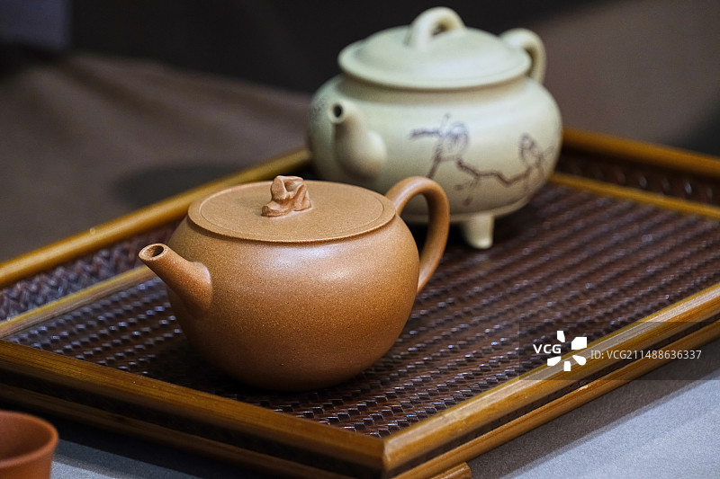造型雅致的茶壶图片素材