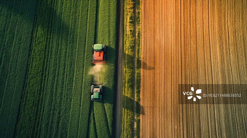 金色麦田里的绿色希望：农业机械化的丰收景象图片素材