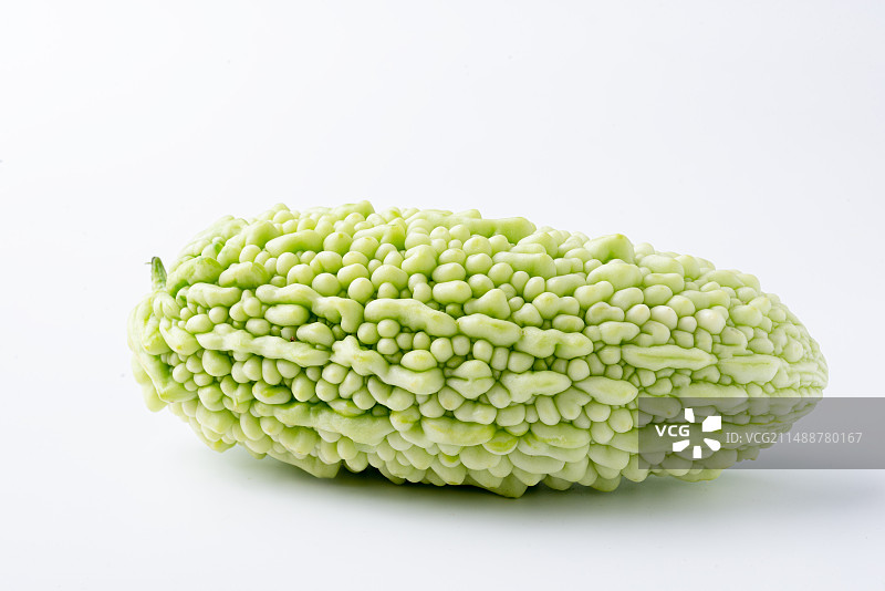 棚拍白底青玉苦瓜特写图片素材