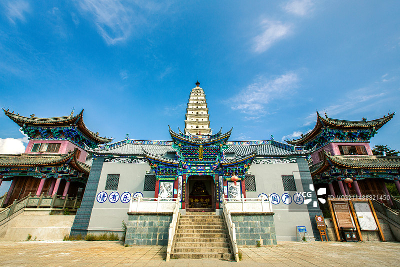 中国云南省大理州宾川县鸡足山顶金顶寺建筑景观图片素材