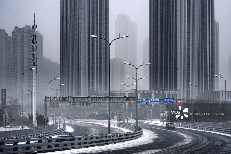 大连市高新园区跨海大桥大雪图片素材