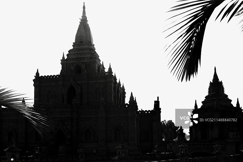 云南瑞丽一寨两国塔型建筑图片素材