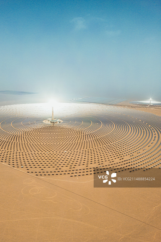 沙漠中的超级太阳——敦煌光电塔图片素材