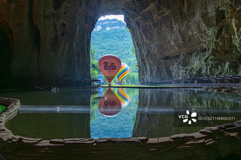 湖北省利川市世界地质公园腾龙洞图片素材