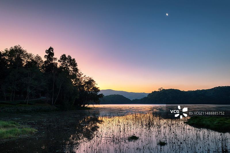 破晓的勐梭龙潭图片素材