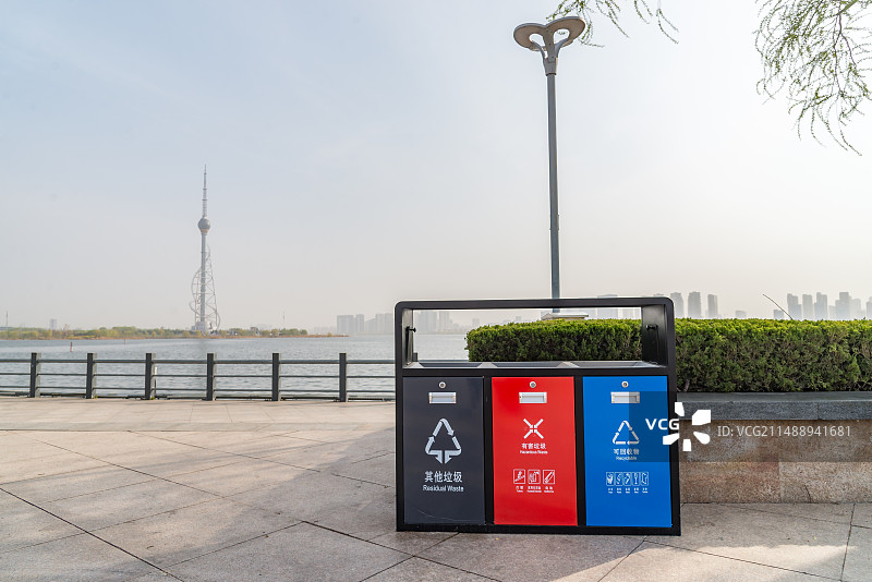 城市垃圾分类筒图片素材