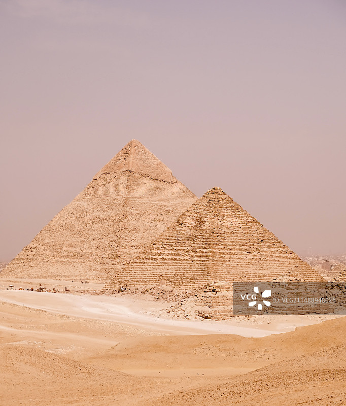 壮观的金字塔和狮身人面像图片素材